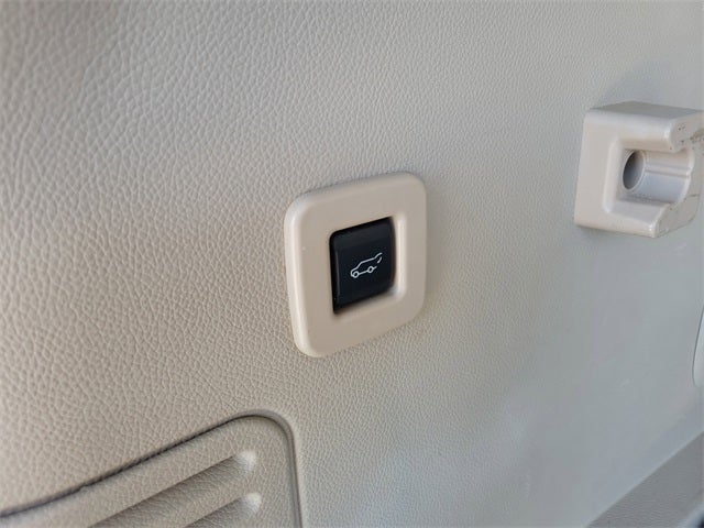 2014 Lincoln Navigator L Base