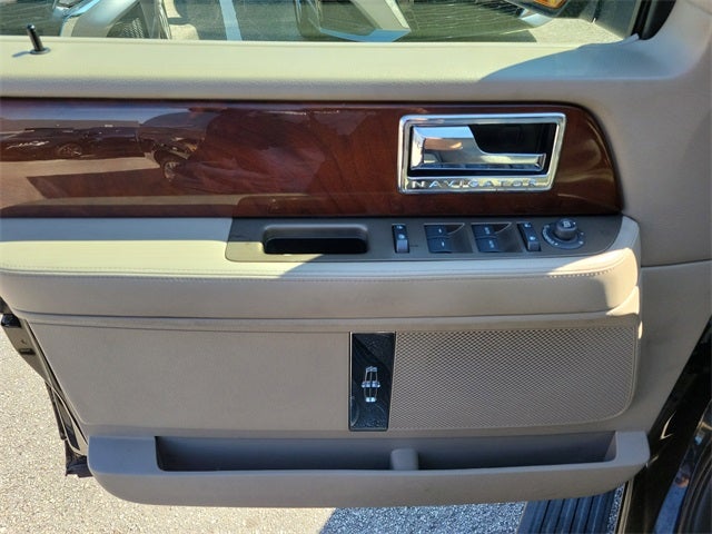 2014 Lincoln Navigator L Base