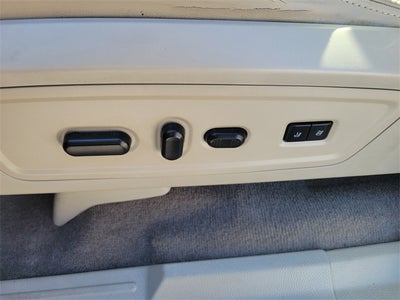 2014 Lincoln Navigator L Base