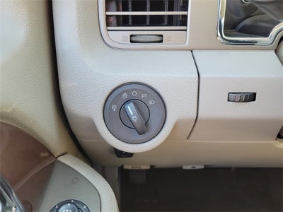 2014 Lincoln Navigator L Base