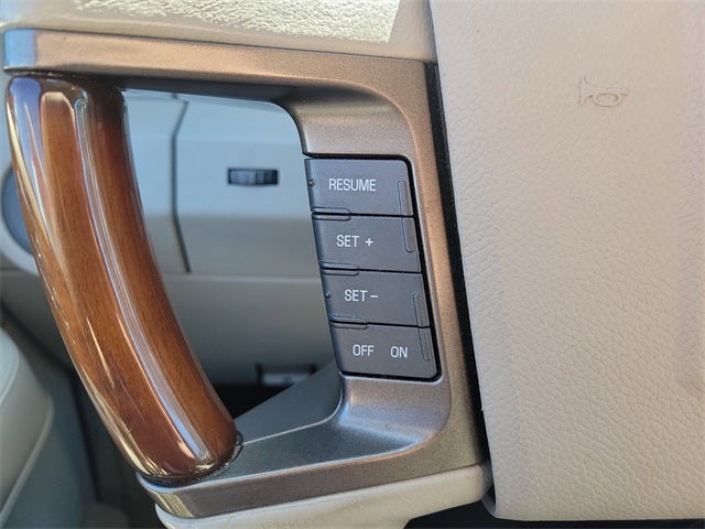2014 Lincoln Navigator L Base