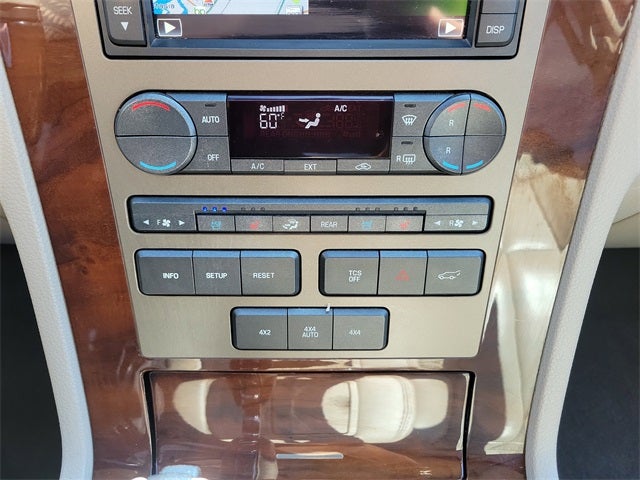 2014 Lincoln Navigator L Base