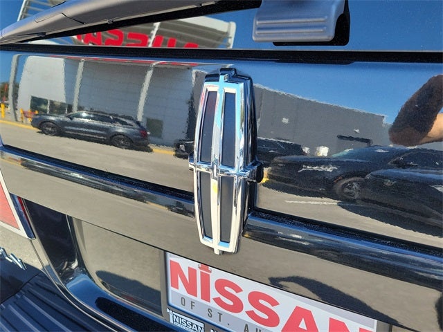 2014 Lincoln Navigator L Base