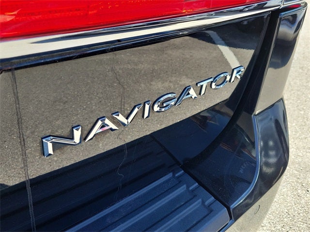 2014 Lincoln Navigator L Base