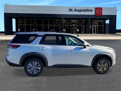 2025 Nissan Pathfinder SV