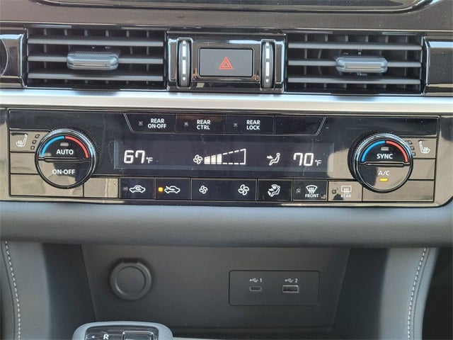 2025 Nissan Pathfinder SV