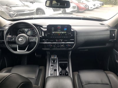 2022 Nissan Pathfinder SL