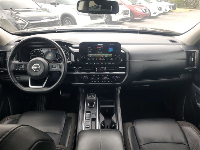 2022 Nissan Pathfinder SL