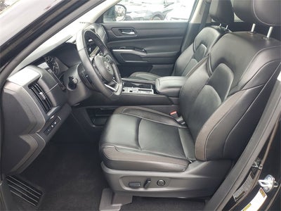 2022 Nissan Pathfinder SL