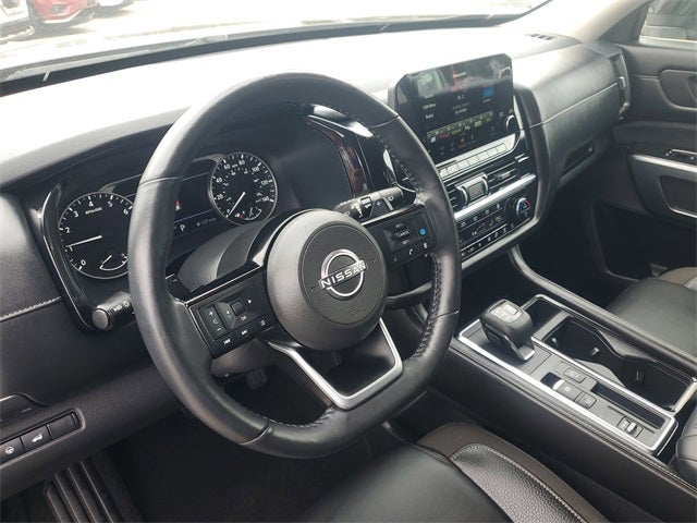 2022 Nissan Pathfinder SL