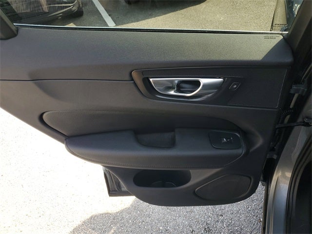 2020 Volvo XC60 T5 Momentum