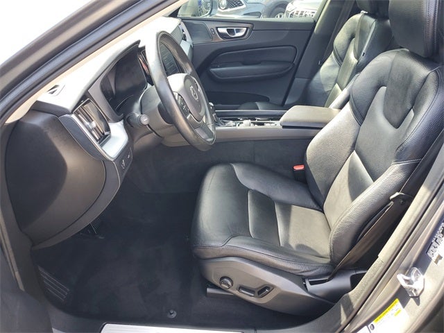 2020 Volvo XC60 T5 Momentum